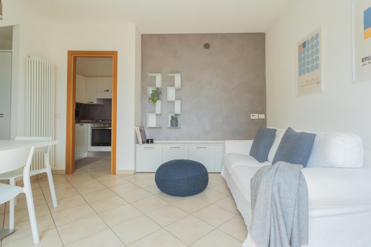Blue Bliss Apartment By Rent All Como Colonno المظهر الخارجي الصورة